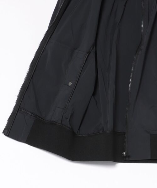 WAAC(ワック)の「WOMENS ハイストレッチ半袖ジップアップベスト(ベスト・レディース・アイボリー/ブラック・X-SMALL/MEDIUM/SMALL)」の16枚目の写真