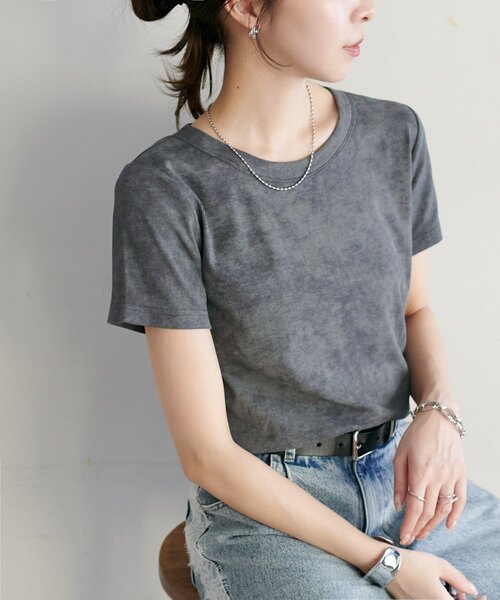 DISCOAT(ディスコート)の「【WEB限定】ピグメントコンパクトUネックTシャツ(Tシャツ/カットソー・レディース・チャコールグレー/モカ/ライトベージュ・MEDIUM)」の2枚目の写真