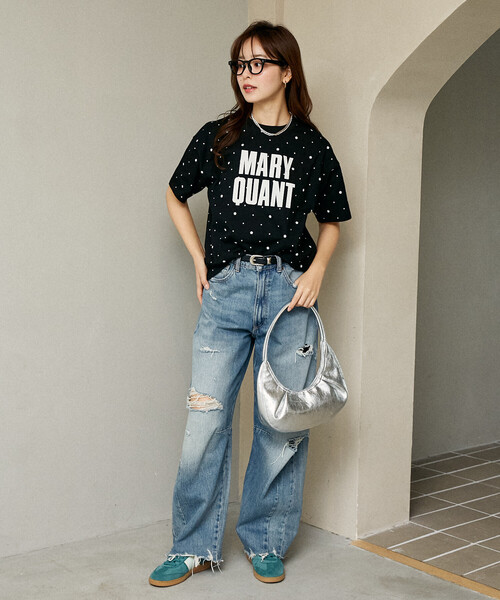 MARY QUANT(マリークワント)の「MARY QUANT × PUBLUX/マリークワント 総柄 プリント フロッキー ロゴ Tシャツ 限定展開(Tシャツ/カットソー・レディース・ブラック/オフホワイト・フリ-)」の3枚目の写真