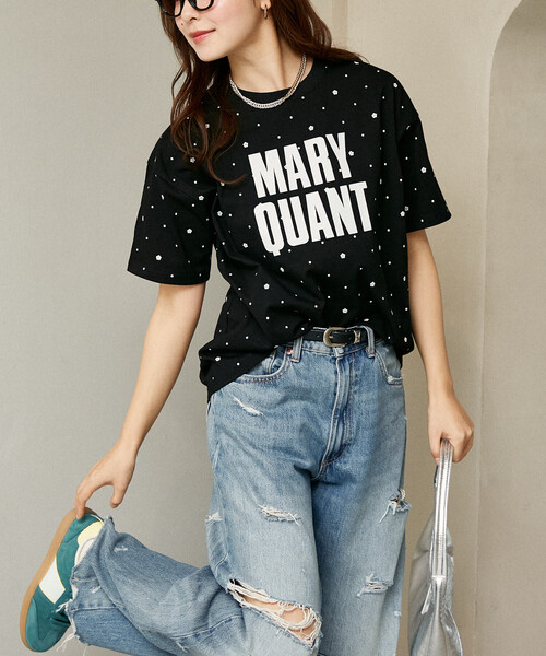 MARY QUANT(マリークワント)の「MARY QUANT × PUBLUX/マリークワント 総柄 プリント フロッキー ロゴ Tシャツ 限定展開(Tシャツ/カットソー・レディース・ブラック/オフホワイト・フリ-)」の5枚目の写真