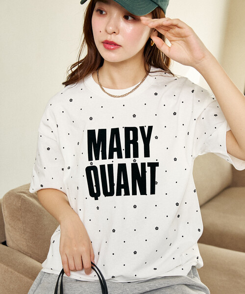 MARY QUANT(マリークワント)の「MARY QUANT × PUBLUX/マリークワント 総柄 プリント フロッキー ロゴ Tシャツ 限定展開(Tシャツ/カットソー・レディース・ブラック/オフホワイト・フリ-)」の11枚目の写真