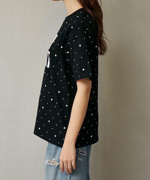 マリークワント PUBLUX/ フロッキー ロゴ Tシャツ今期限定品 MARY QUANT × PUBLUX/マリークワント 総柄 プリント フロッキー ロゴ T