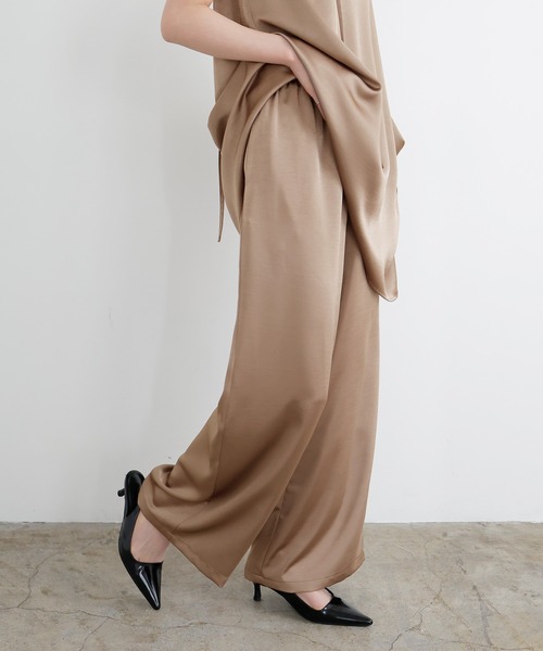 LIAN（リアン）の「サテンイージーパンツ（その他パンツ・レディース・アイボリー/ベージュ/ブラック・FREE）」の15枚目の写真