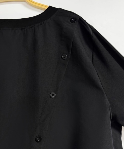 ONEP STAR(ワンピスター)の「バックボタンデザイントップス(Tシャツ/カットソー・レディース・ブラック/カーキ・LARGE/MEDIUM)」の14枚目の写真