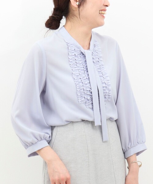 MICO COULIER（ミコクリエ）の「ジョーゼットフリルボウタイブラウス（シャツ/ブラウス・レディース・サックスブルー/ネイビー/キナリ・38）」の3枚目の写真