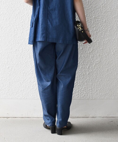 SHIPS any（シップス エニィ）の「SHIPS any:〈洗濯機可能〉シャンブレー デニム ポケット テーパード パンツ（その他パンツ・レディース・ライトブルー/ブルー・38/36）」の14枚目の写真