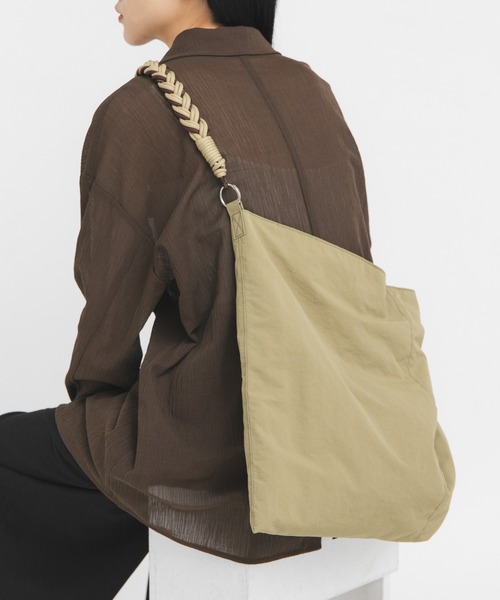 KBF（ケイビーエフ）の「ロープナイロンBAG（ショルダーバッグ・レディース・チャコールグレー/カーキ・ONE）」の2枚目の写真