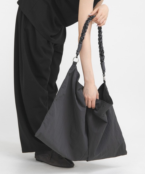 KBF（ケイビーエフ）の「ロープナイロンBAG（ショルダーバッグ・レディース・チャコールグレー/カーキ・ONE）」の14枚目の写真