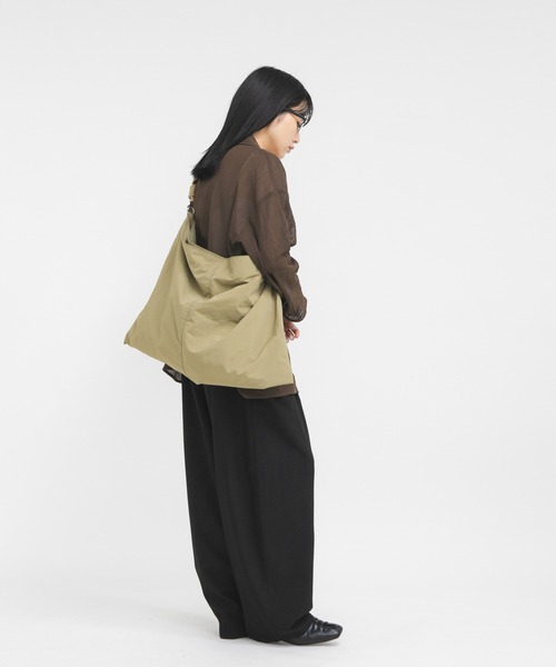 KBF（ケイビーエフ）の「ロープナイロンBAG（ショルダーバッグ・レディース・チャコールグレー/カーキ・ONE）」の3枚目の写真