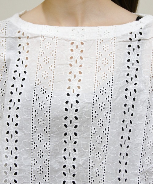 Vincent et Mireille（バンソンエミレイユ）の「VINCENT ET MIREILLE/ヴァンソン エ ミレイユ　ボートネックブラウス　BOAT NECK BLOUSE（シャツ/ブラウス・レディース・ホワイト/ブラック/ブルー・FREE）」の7枚目の写真
