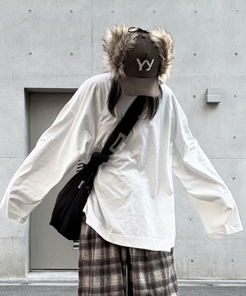 YACA(ヤーカ)の「Wide Long Sleeve T-shirt/ワイドロングスリーブTシャツ【unisex item】(Tシャツ/カットソー・レディース・ブラック/ホワイト・FREE)」の1枚目の写真
