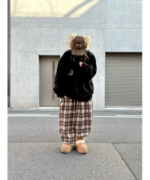 YACA(ヤーカ)の「Wide Long Sleeve T-shirt/ワイドロングスリーブTシャツ【unisex item】(Tシャツ/カットソー・レディース・ブラック/ホワイト・FREE)」の4枚目の写真