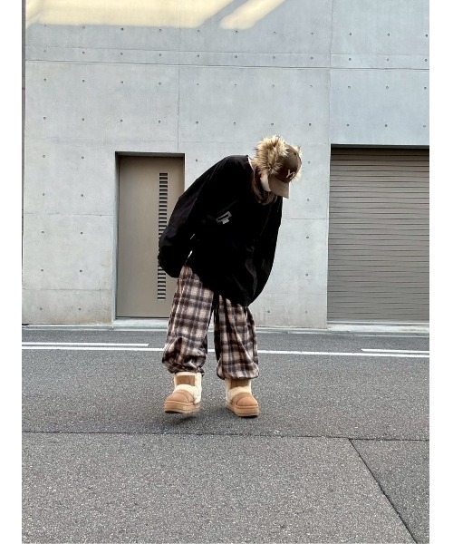 YACA(ヤーカ)の「Wide Long Sleeve T-shirt/ワイドロングスリーブTシャツ【unisex item】(Tシャツ/カットソー・レディース・ブラック/ホワイト・FREE)」の10枚目の写真
