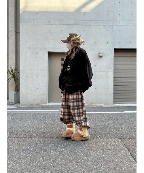 YACA(ヤーカ)の「Wide Long Sleeve T-shirt/ワイドロングスリーブTシャツ【unisex item】(Tシャツ/カットソー・レディース・ブラック/ホワイト・FREE)」の11枚目の写真