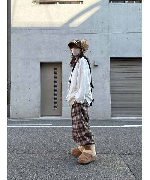 YACA(ヤーカ)の「Wide Long Sleeve T-shirt/ワイドロングスリーブTシャツ【unisex item】(Tシャツ/カットソー・レディース・ブラック/ホワイト・FREE)」の12枚目の写真