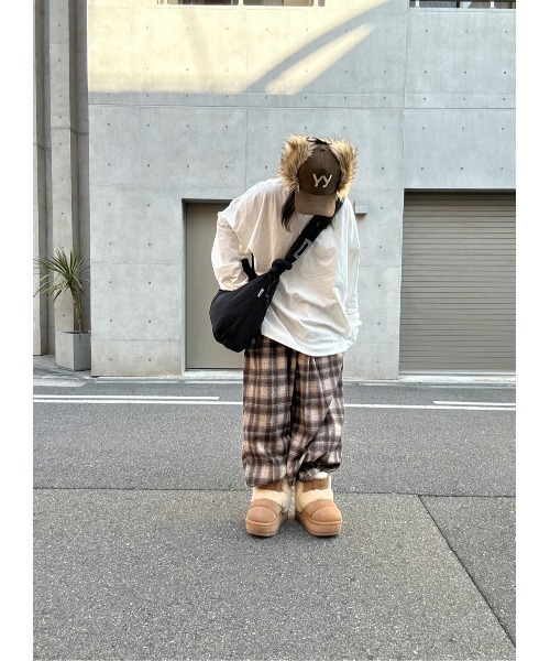 YACA(ヤーカ)の「Wide Long Sleeve T-shirt/ワイドロングスリーブTシャツ【unisex item】(Tシャツ/カットソー・レディース・ブラック/ホワイト・FREE)」の14枚目の写真