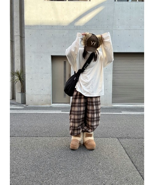 YACA(ヤーカ)の「Wide Long Sleeve T-shirt/ワイドロングスリーブTシャツ【unisex item】(Tシャツ/カットソー・レディース・ブラック/ホワイト・FREE)」の15枚目の写真