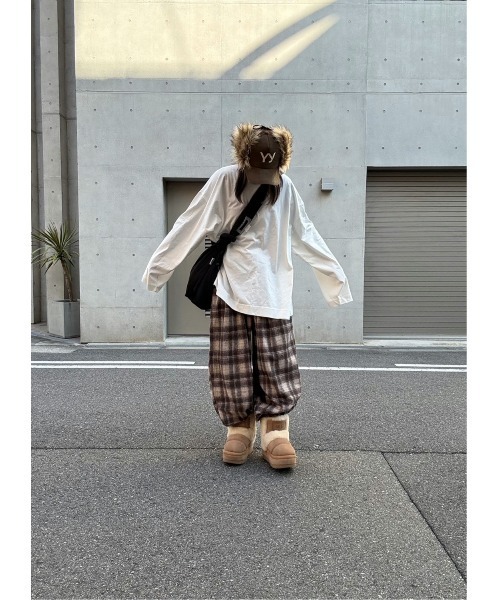YACA(ヤーカ)の「Wide Long Sleeve T-shirt/ワイドロングスリーブTシャツ【unisex item】(Tシャツ/カットソー・レディース・ブラック/ホワイト・FREE)」の16枚目の写真
