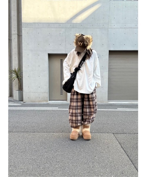 YACA(ヤーカ)の「Wide Long Sleeve T-shirt/ワイドロングスリーブTシャツ【unisex item】(Tシャツ/カットソー・レディース・ブラック/ホワイト・FREE)」の17枚目の写真