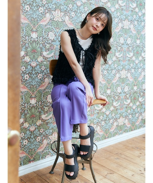 Mafmof(マフモフ)の「Mafmof(マフモフ)9cm厚底フラットソールスクエアトゥサンダル(サンダル・レディース・ブラック/ホワイト・S/M/L)」の11枚目の写真