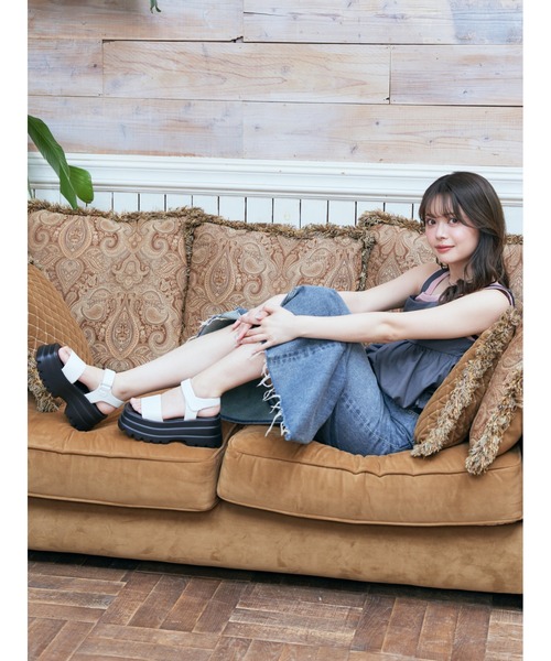 Mafmof(マフモフ)の「Mafmof(マフモフ)9cm厚底フラットソールスクエアトゥサンダル(サンダル・レディース・ブラック/ホワイト・S/M/L)」の19枚目の写真