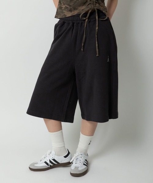 ALAND(エーランド)の「【UNISEX】ALAND/Aロゴ刺繍ウラケハーフスウェットパンツ(スウェットパンツ・レディース・ブラック/グレー・MEDIUM/LARGE)」の2枚目の写真
