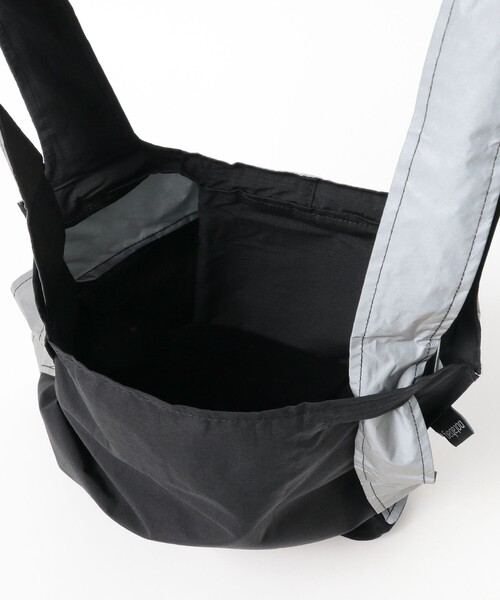 bpr BEAMS(ビーピーアール ビームス )の「Notabag / BAG & BACKPACK REFLECTIVE(トートバッグ・レディース・ブラック・ONE SIZE)」の14枚目の写真