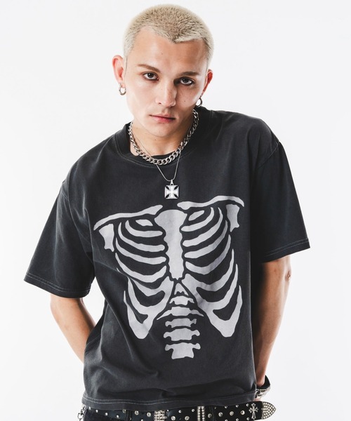 SHORT ROUND(ショートラウンド)の「SHORT ROUND/【26年春夏新作】クロップドグラフィックT(Tシャツ/カットソー・メンズ・ベージュ/ホワイト/ブラック系その他/ワイン/その他1/スミクロ・LARGE/MEDIUM)」の3枚目の写真