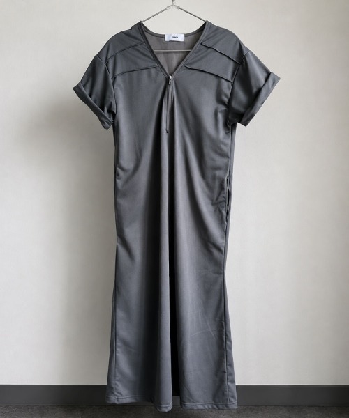 mielu(ミエル)の「ハーフジップ半袖フレアワンピース(ワンピース・レディース・カーキ/ブラック/グレー・LARGE/MEDIUM)」の19枚目の写真