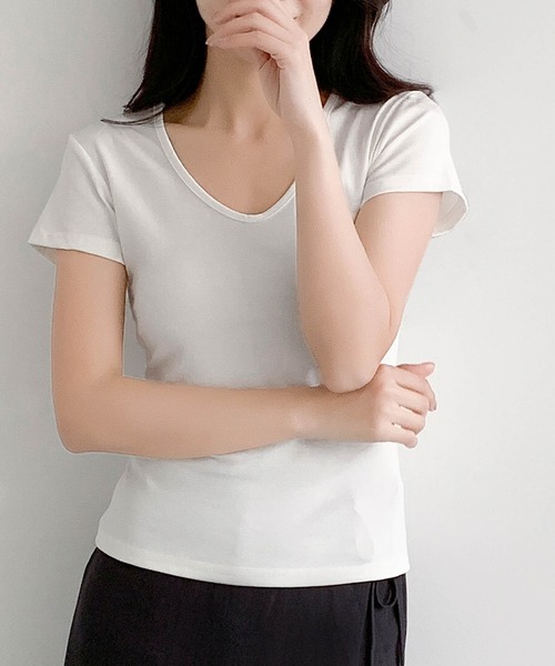 LOWO(ロワ)の「綿混Uネック半袖無地Tシャツ(全13色・レイヤード・インナー対応)(Tシャツ/カットソー・レディース・ホワイト/ネイビー/レッド/ピンク/ブルー/ブルーグレー・FREE)」の1枚目の写真