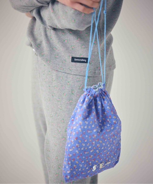 SEA（シー）の「リバーシブルバッグM（クラッチバッグ・レディース・ピンク/ホワイト/ブルー/チャコールグレー・ONE SIZE）」の3枚目の写真