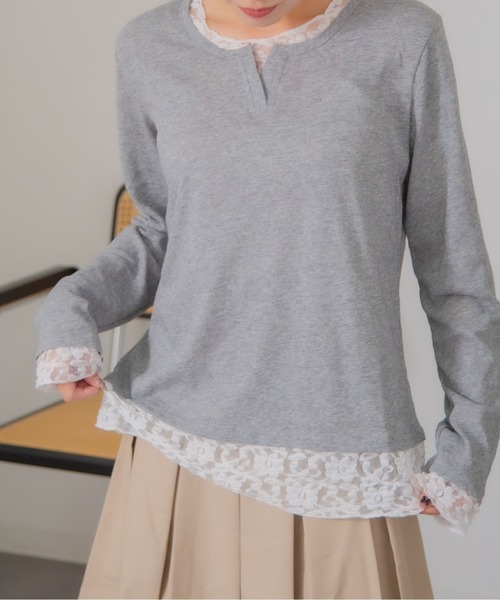 HALEY PESCA(ヘーリーペスカ)の「HALEY PESCA/レイヤード風レースインナートップス(Tシャツ/カットソー・レディース・イエロー/ブルー/グレー/ホワイト/ブラック・FREE)」の1枚目の写真