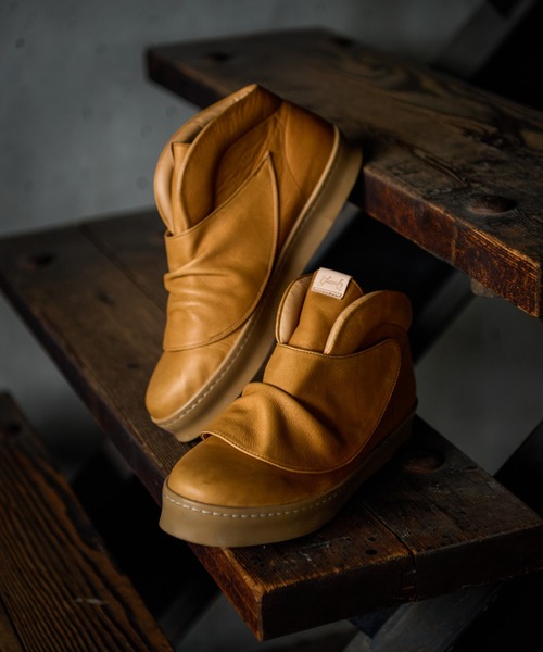 glamb(グラム)の「Leather Drape Sneakers / レザードレープスニーカー(スニーカー・メンズ・アイボリー/ブラック/キャメル・25/26/27/28)」の3枚目の写真