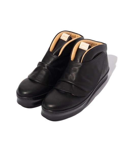 glamb(グラム)の「Leather Drape Sneakers / レザードレープスニーカー(スニーカー・メンズ・アイボリー/ブラック/キャメル・25/26/27/28)」の6枚目の写真