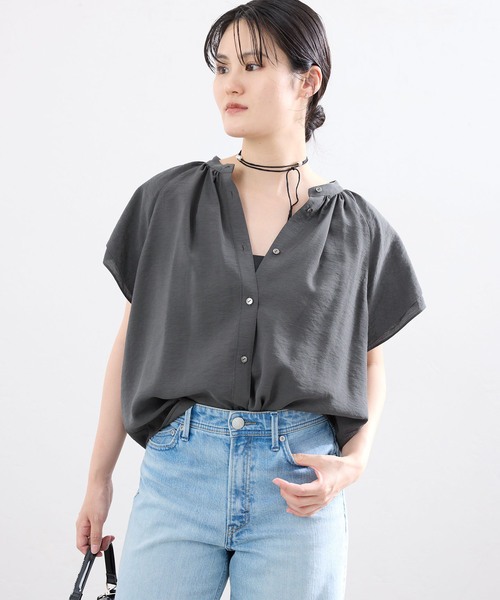 IENA(イエナ)の「バンドカラーフレアスリーブブラウス(シャツ/ブラウス・レディース・ブラック系その他/アイボリー/グリーン・FREE)」の5枚目の写真