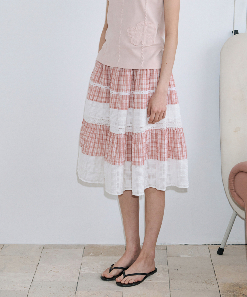 SINOON(シヌーン)の「Smocking Color Block Flare Skirt (Red)(スカート・レディース・レッド・FREE)」の2枚目の写真