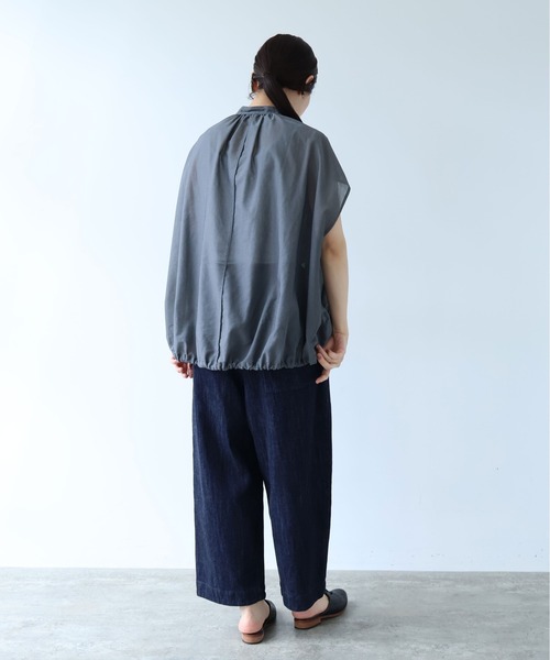 yuni(ユニ )の「強撚Cotton Polyester sheer cocoon blouse(シャツ/ブラウス・レディース・カーキ/キナリ/チャコールグレー・FREE)」の20枚目の写真