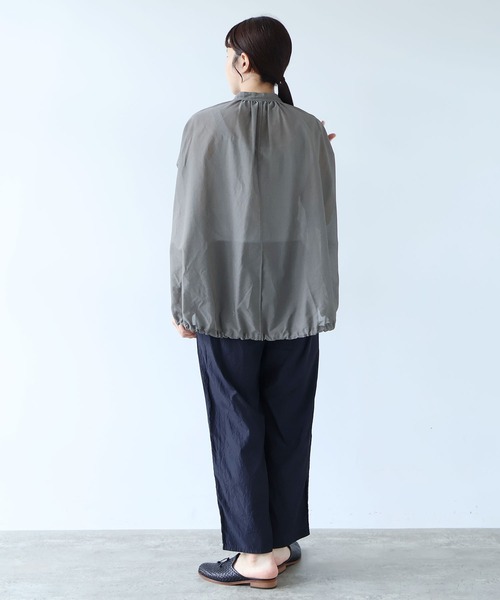 yuni(ユニ )の「強撚Cotton Polyester sheer cocoon blouse(シャツ/ブラウス・レディース・カーキ/キナリ/チャコールグレー・FREE)」の13枚目の写真