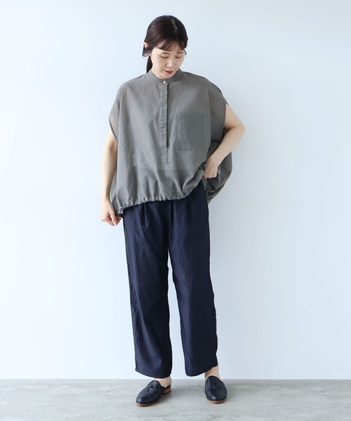 yuni(ユニ )の「強撚Cotton Polyester sheer cocoon blouse(シャツ/ブラウス・レディース・カーキ/キナリ/チャコールグレー・FREE)」の10枚目の写真
