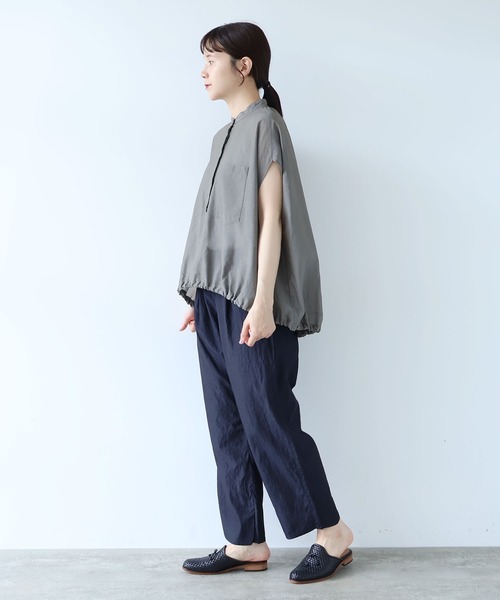 yuni(ユニ )の「強撚Cotton Polyester sheer cocoon blouse(シャツ/ブラウス・レディース・カーキ/キナリ/チャコールグレー・FREE)」の12枚目の写真
