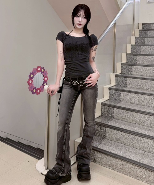 Never mind the XU / Chikashitsu+(ネバーマインド ザ エックスユー / チカシツプラス)の「【nmtc+】Anco Studded Halter Neck Tee / 【エヌエムティーシープラス】トライバルスタッズホルターネック半袖Tシャツ(Tシャツ/カットソー・レディース・グレー/チャコール/ホワイト・ONE SIZE)」の9枚目の写真