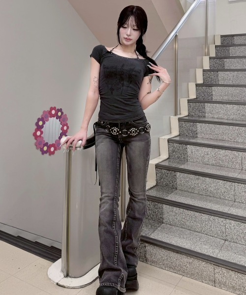 Never mind the XU / Chikashitsu+(ネバーマインド ザ エックスユー / チカシツプラス)の「【nmtc+】Anco Studded Halter Neck Tee / 【エヌエムティーシープラス】トライバルスタッズホルターネック半袖Tシャツ(Tシャツ/カットソー・レディース・グレー/チャコール/ホワイト・ONE SIZE)」の4枚目の写真