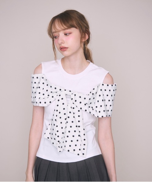 Noelie(ノエリー)の「ビッグリボンTee(Tシャツ/カットソー・レディース・ベージュ/ブラック/ホワイト・FREE)」の1枚目の写真