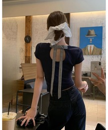 バックスタイルが可愛いボン付きネイビートップス