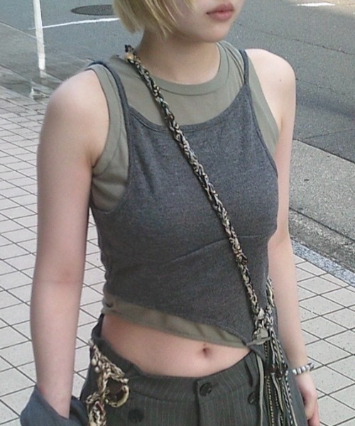 Never mind the XU / Chikashitsu+(ネバーマインド ザ エックスユー / チカシツプラス)の「【Nerd out XU】sheer layered tank top / 【ナードアウトエックスユー】シアーレイヤードタンクトップ<着用動画あり>(タンクトップ・レディース・チャコール・M)」の1枚目の写真