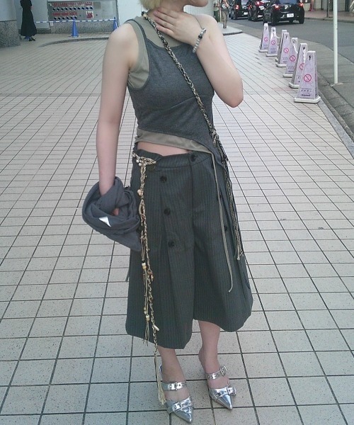 Never mind the XU / Chikashitsu+(ネバーマインド ザ エックスユー / チカシツプラス)の「【Nerd out XU】sheer layered tank top / 【ナードアウトエックスユー】シアーレイヤードタンクトップ<着用動画あり>(タンクトップ・レディース・チャコール・M)」の13枚目の写真