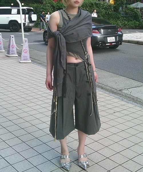 Never mind the XU / Chikashitsu+(ネバーマインド ザ エックスユー / チカシツプラス)の「【Nerd out XU】sheer layered tank top / 【ナードアウトエックスユー】シアーレイヤードタンクトップ<着用動画あり>(タンクトップ・レディース・チャコール・M)」の6枚目の写真
