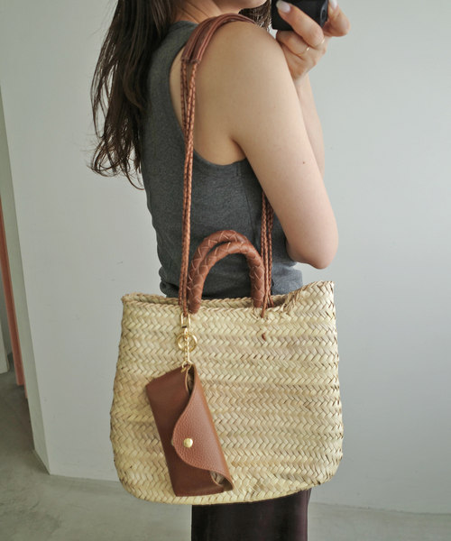 KECH LeS ESSENTIELS（ケッシュルエッセンシャル）の「KECH/ケシュ SLOBE別注 カゴトートバッグ（かごバッグ・レディース・ブラウン・FREE）」の2枚目の写真