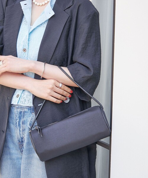 &MyuQ(アンドミューク)の「【SHIPS別注】&MyuQ: MARU NY(ショルダーバッグ・レディース・ブラック/ブラウン・ONE SIZE)」の3枚目の写真