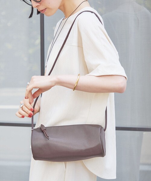 &MyuQ(アンドミューク)の「【SHIPS別注】&MyuQ: MARU NY(ショルダーバッグ・レディース・ブラック/ブラウン・ONE SIZE)」の14枚目の写真